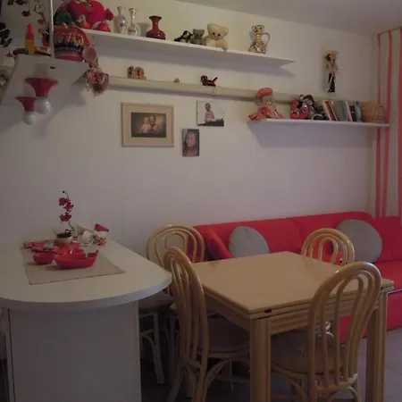 Modern Flat For 6 Guests With Swimming Pool ビビオーネ