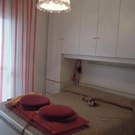 Modern Flat For 6 Guests With Swimming Pool アパート