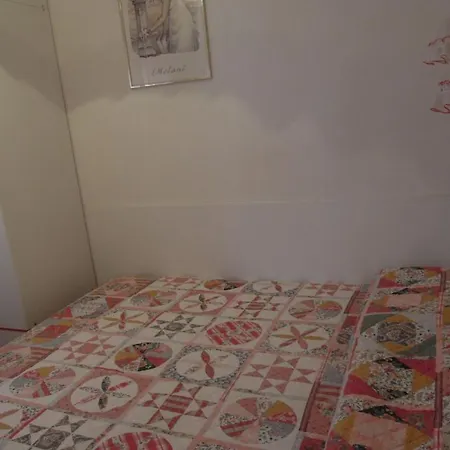 Modern Flat For 6 Guests With Swimming Pool アパート ビビオーネ